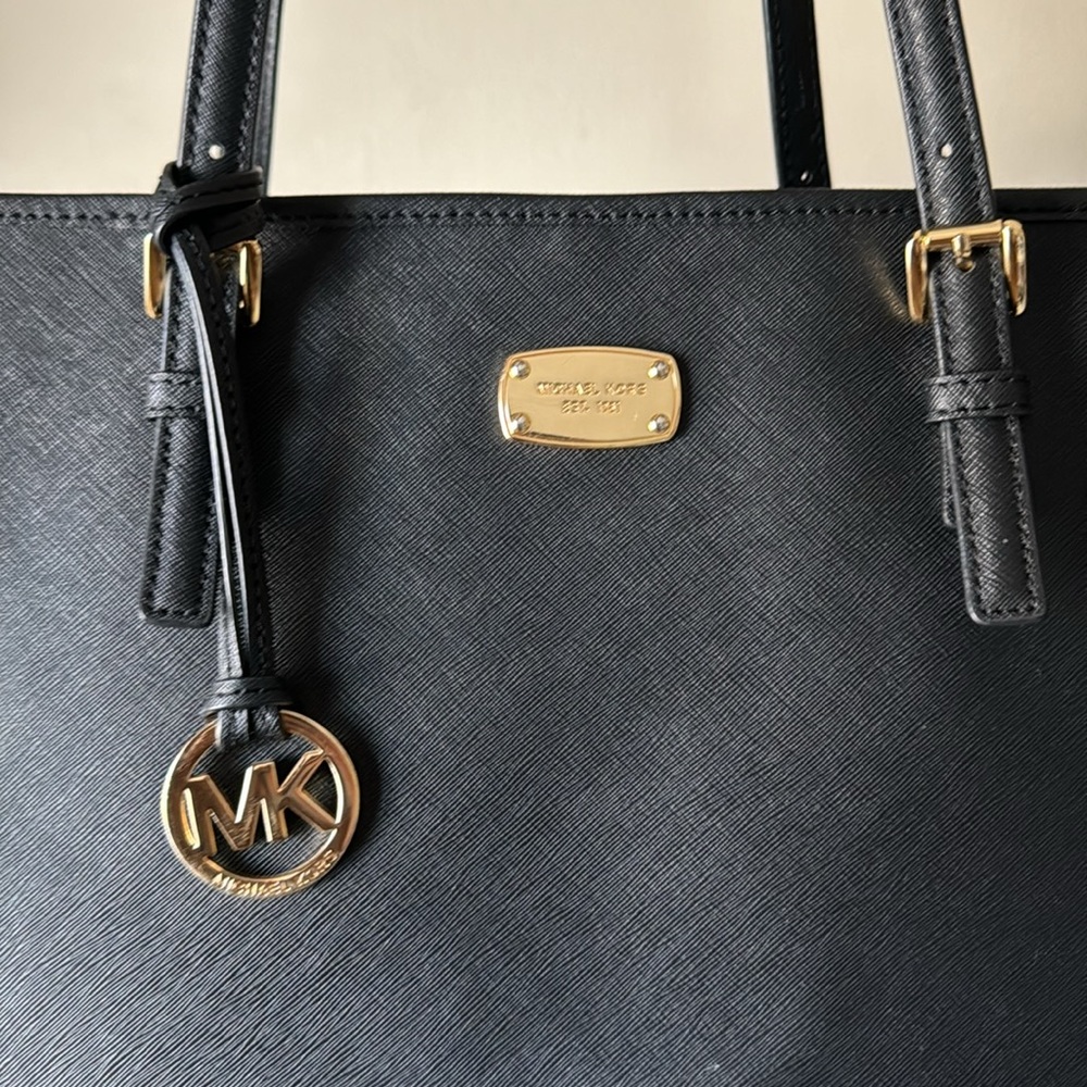 MICHAEL KORS XL Jetset Saffiano Leather Tote in Black - Picture 3 of 10